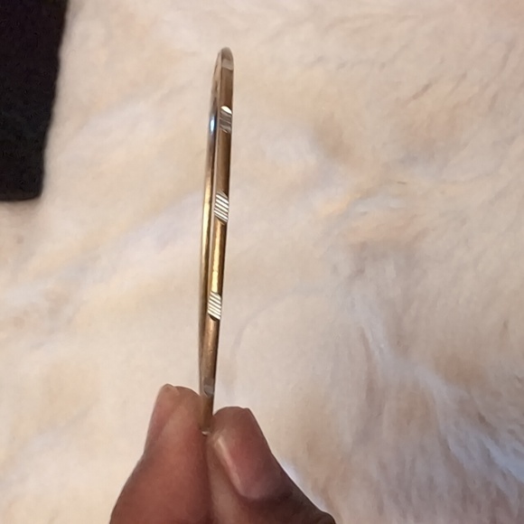 💵2/$10Bundle and Save💵 Gold & Silver Toned Bangle Textured Pattern Shaved in - Picture 6 of 7